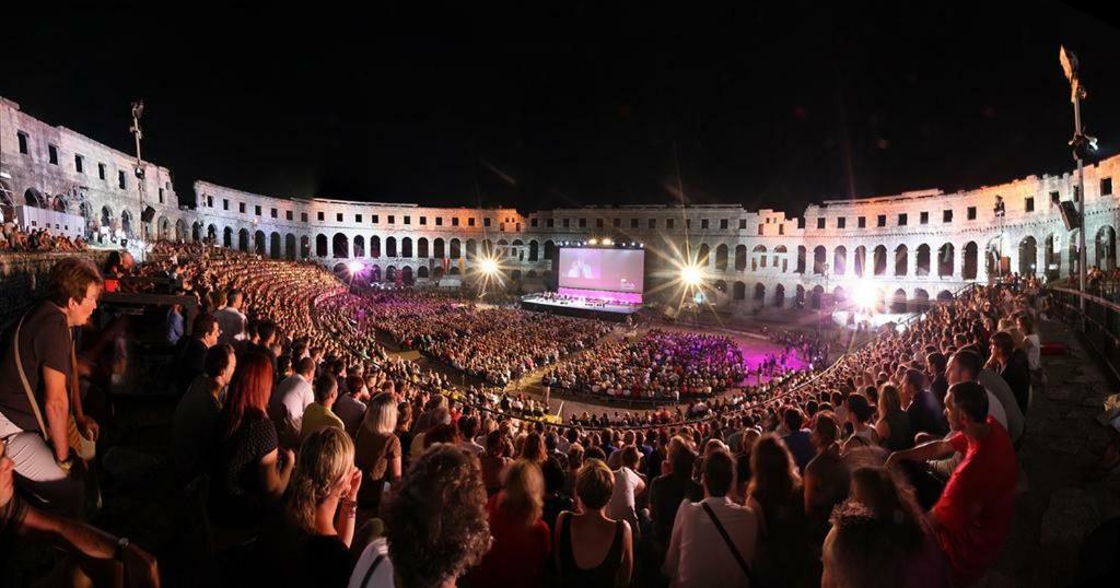Arena Festival Apartment Pula Exterior photo